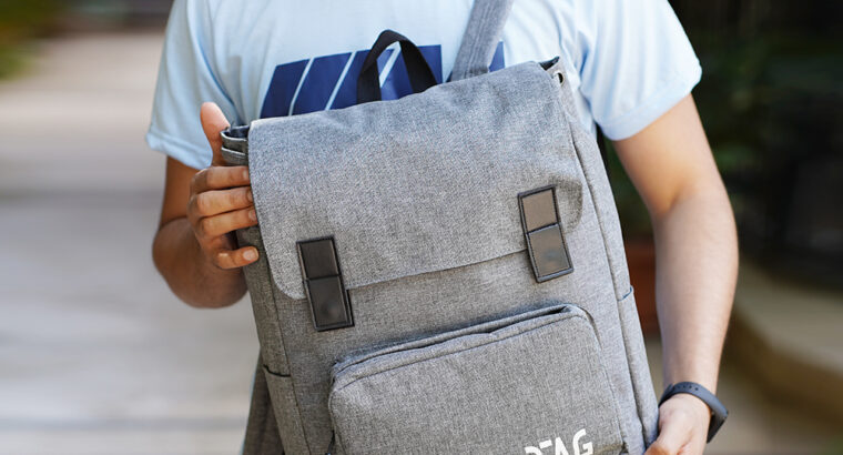 شنطة لابتوب ضهر قماش متقسمة من جوه وفيها سوستة …