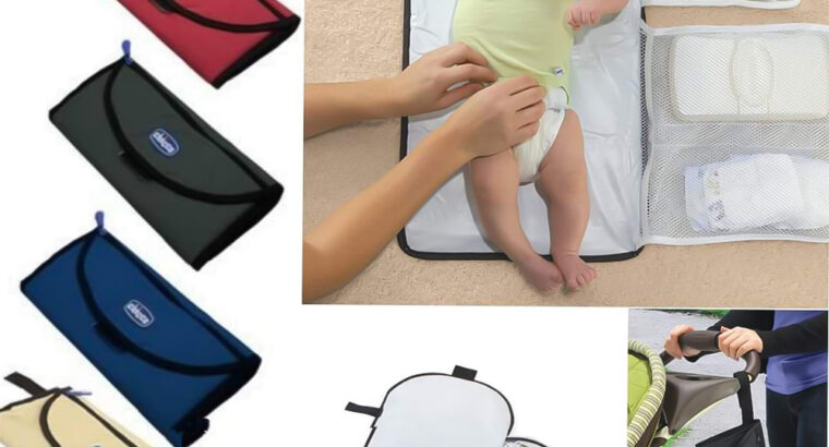 مفرش مبطن محمول لتغيير حفاضات الطفل وراحته.