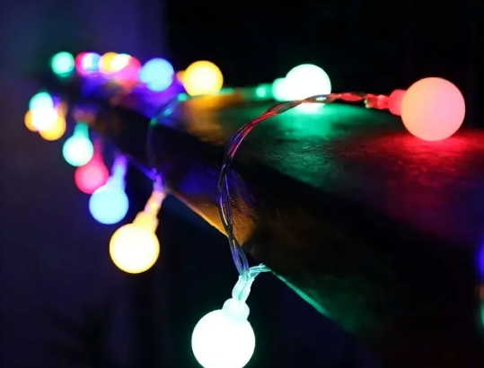 سلسله كور الكريسماس المضيئه تغير ديكور المكان ايضا