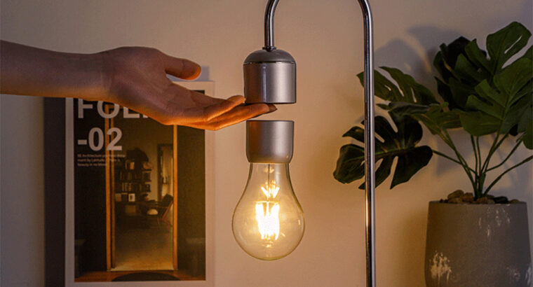 مصباح مكتب وشاحن لاسلكي يعمل المصباح باللمس ممتاز