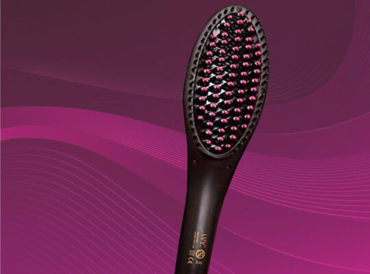 فرشاة الشعر بتقنية النانو سلفر 3D سهلة الاستخدام .