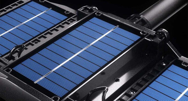 كشاف طاقة شمسية يمكنك التحكم به عن بُعد من ريموت