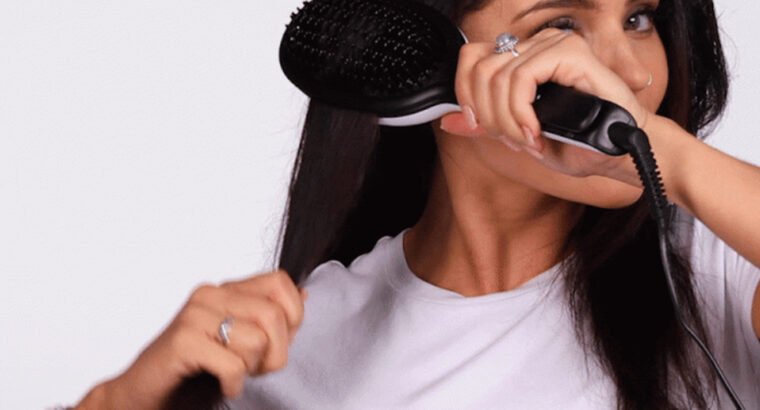 فرشاة تصفيف الشعر مصنوعة من مواد قوية وآمنة للشعر.