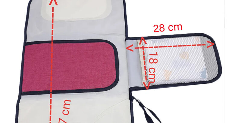 مفرش مبطن محمول لتغيير حفاضات الطفل وراحته.