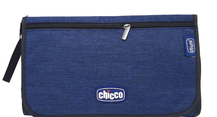 مفرش مبطن محمول لتغيير حفاضات الطفل وراحته.