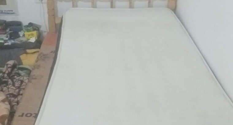 سرير بمرتبة استعماله شهور بسيطه جدا لسه زيرو جيد .