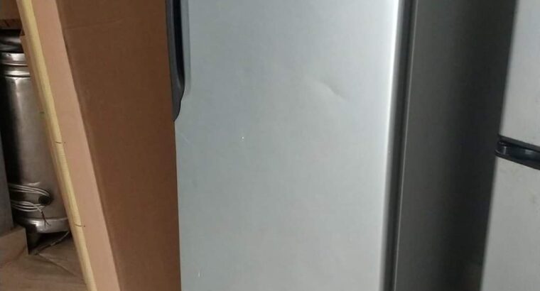 فريزر توشيبا 4 درج ورف كسر زيرو فيه ضمان 5 سنوات .