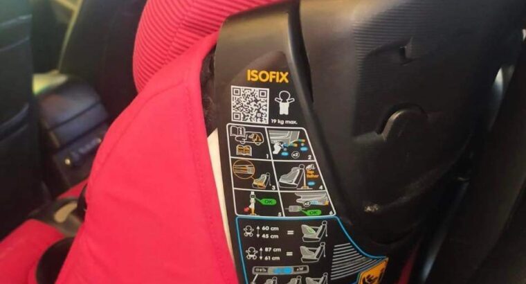 عرباية اطفال بحالة ممتازة ماركة joie كرسي سيارة بح