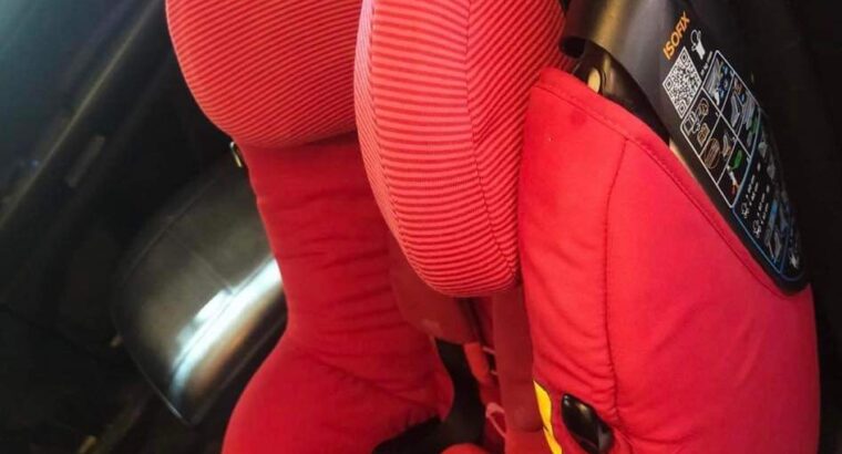 عرباية اطفال بحالة ممتازة ماركة joie كرسي سيارة بح