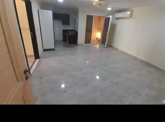 شقة للايجار في ابو هامور غرفه وصاله وحمام ومطبخ. .