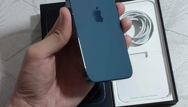 آيفون مستعمل 12 برو ماكس للبيع بحالة ممتازة