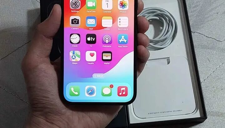 آيفون مستعمل 12 برو ماكس للبيع بحالة ممتازة