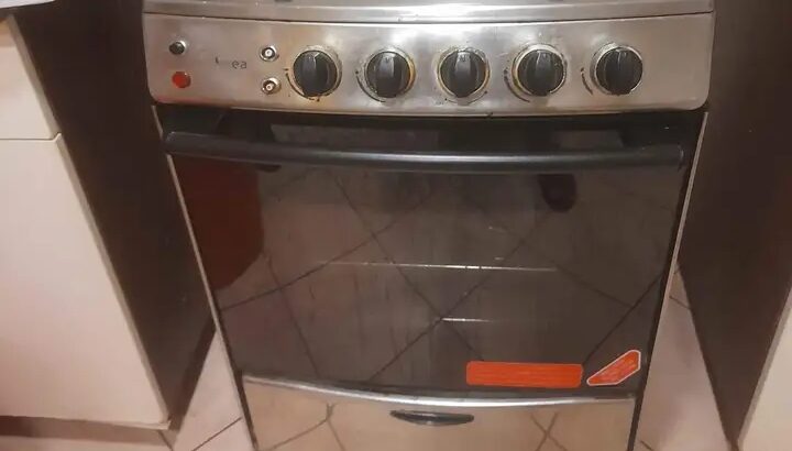 موقد غاز للبيع بحالة جيده جدا مستعملة بحالة جديده