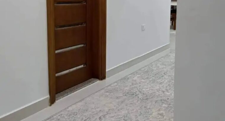 شقه ٣غرف مكيفه بالكامل اسانسير كهربا ميه غاز نت ش