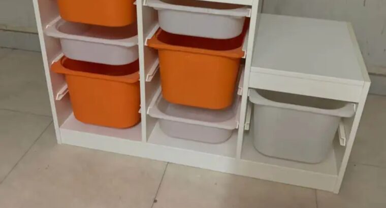 اغراض اطفال بحاله ممتازه جدا موجودين بعجمان يوجد