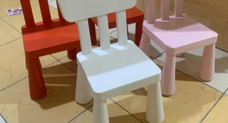 اغراض اطفال بحاله ممتازه جدا موجودين بعجمان يوجد