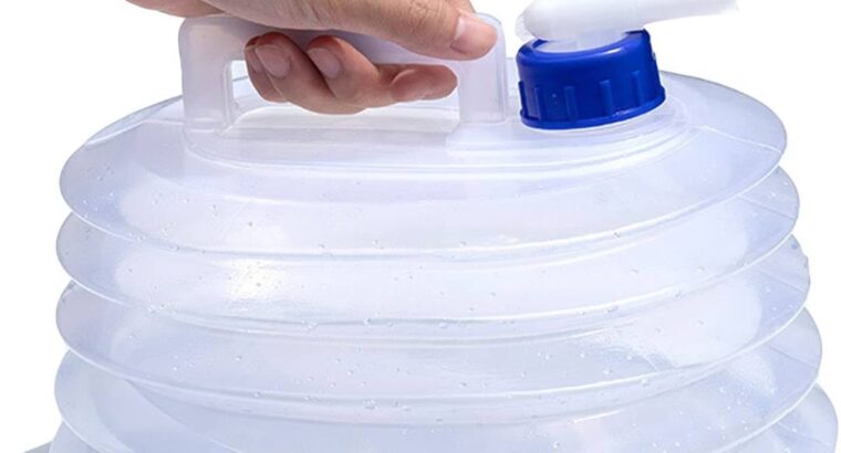 جركن قابل للطي سهل الحمل والتخزين صغير عند الطي.