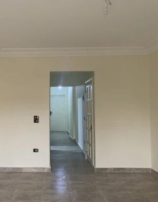 شقة للايجار في النزهة الجديدة بمساحة واسعة جدا ..