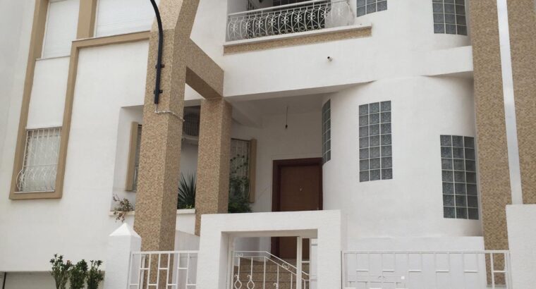 فيلا البيع Une villa dans une résidence clôturée .