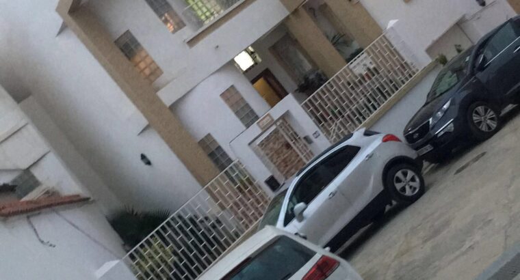 فيلا البيع Une villa dans une résidence clôturée .