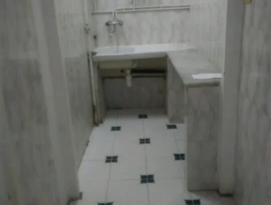 شقة طابق ثاني للبيع تتمتع بموقع مميز وتصميم عصري .