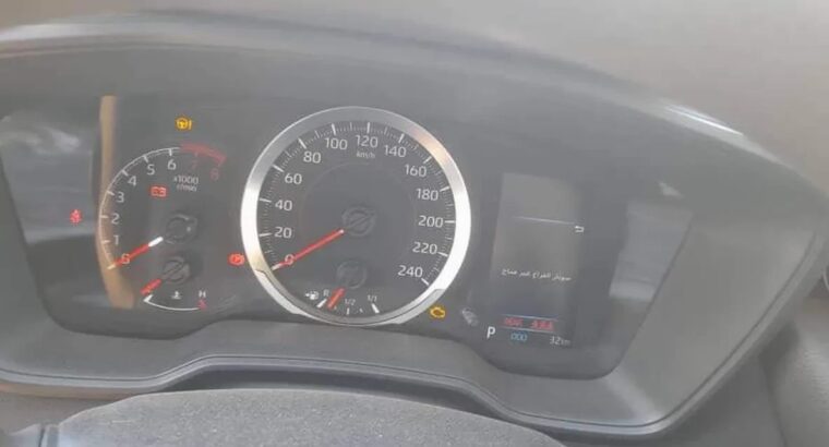 تعتبر سيارة كورولا صفار محلية الدار خيارًا ممتازًا