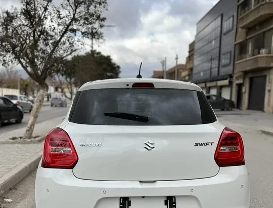 سيارات مستعملة بالجزائر سيارة سوزوكى صغيرة مدمجة .