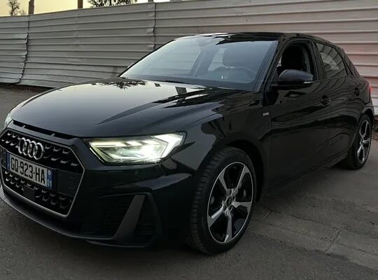 سيارات موجوده بالجزائر سيارة Audi A1 2023 فاخرة ..