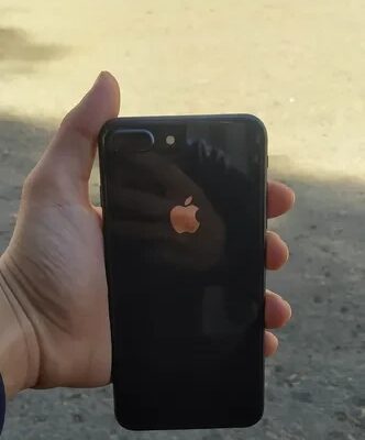 موبايلات بالجزائر iPhone 8 هو هاتف ذكي من Apple ..