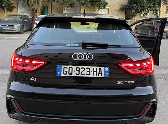 سيارات موجوده بالجزائر سيارة Audi A1 2023 فاخرة ..