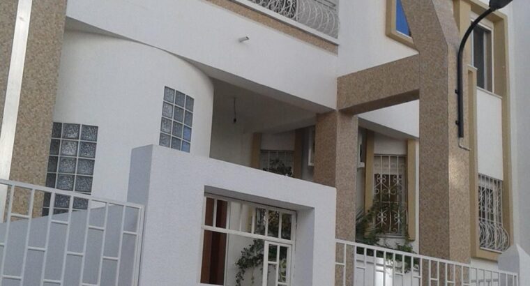 فيلا البيع Une villa dans une résidence clôturée .