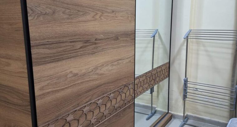 لدواعي السفر سرير ودولاب وتسريحه