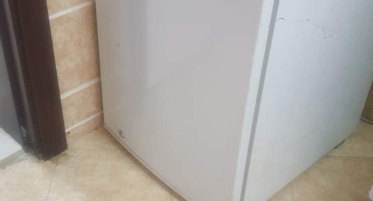 أغراض متنوعة للبيع بغرض السفر، حالة جيدة سعر مميز