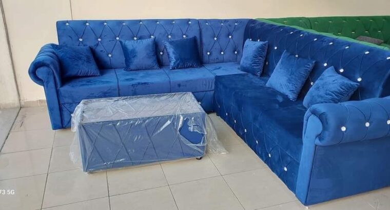 لدينا العديد من الكنبات جديده غير مستعمل