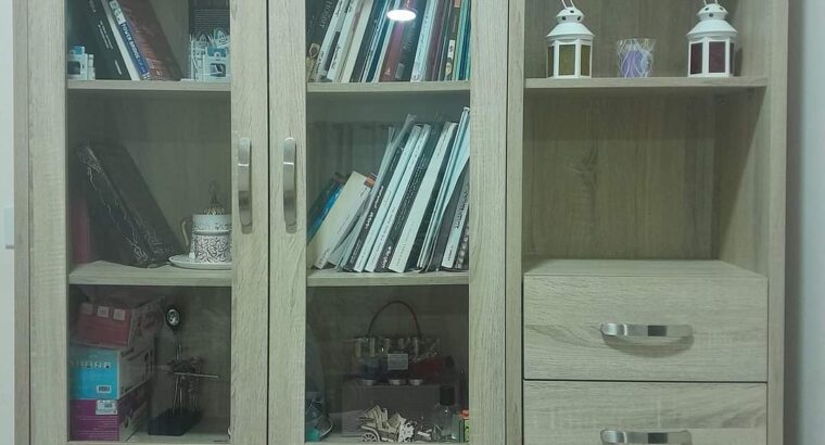 مكتبة وكنب للبيع في عجمان الروضة مستعملين