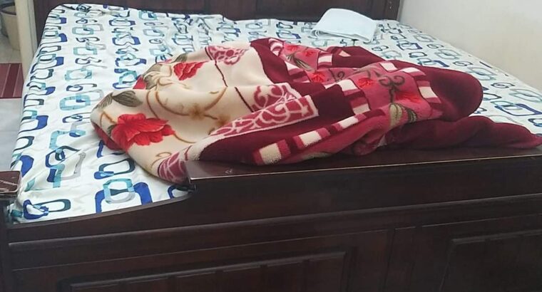 منزل للبيع في منطقة التعاون بالشارقة موقع ممتاز ..