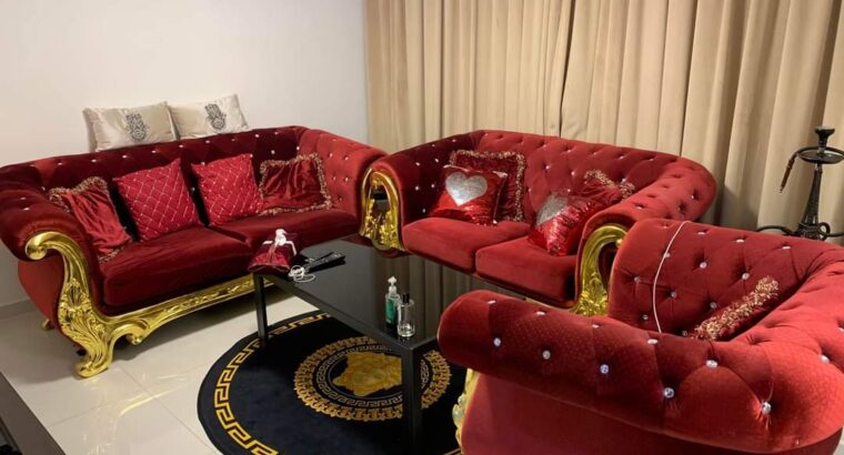 اثاث نظيف للبيع العاجل بسبب السفر المكان دبى ممتاز