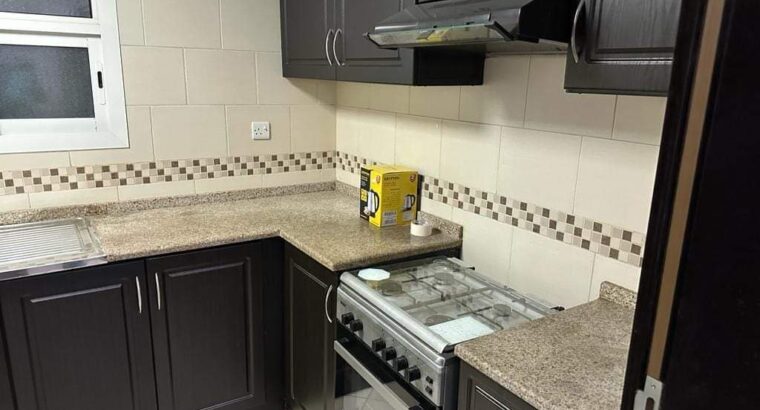 متاح شقة غرفةوصالة حمامين 2بلكونة اطلاله على لشارع