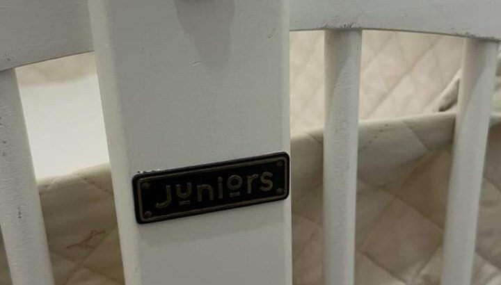 سرير بيبي ماركة جونيور للبيع لدواعي السفر ممتاز ..