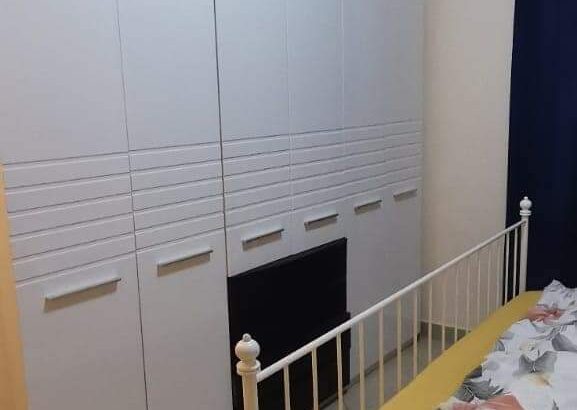 متاح بالامارات غرفة ماستر لشب واحد الشقة فيها ٣غرف