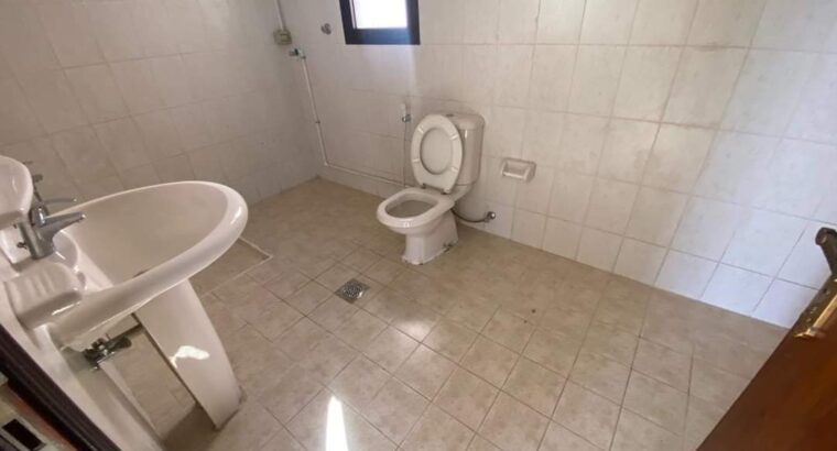 فيلا اربع غرفه ومجلس وصاله وخادمه بأبو ظبي متاح