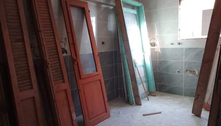 شقق للايجار ف الحي الاول ع الطريق مباشراً ممتازه .