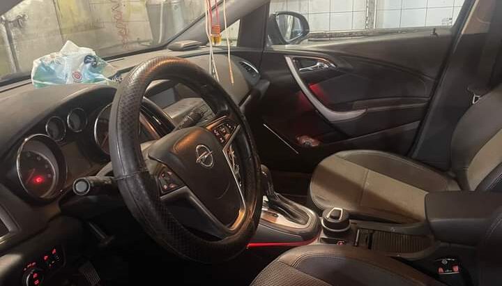 عربية مستعملة للبيع اوبل استرا j هاتشباك ٢٠١٢ جيده