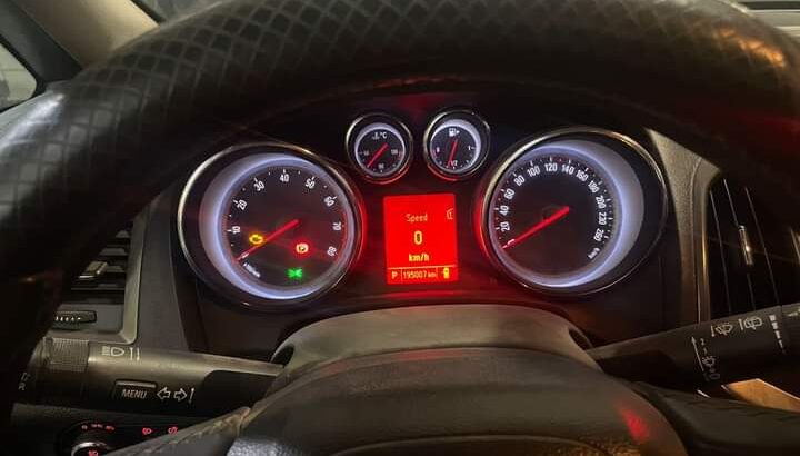 عربية مستعملة للبيع اوبل استرا j هاتشباك ٢٠١٢ جيده