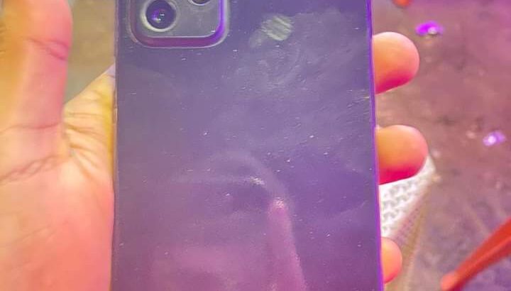 تلفون مستعمل للبيع Samsung A72 مفهوش جربوش معاه ..