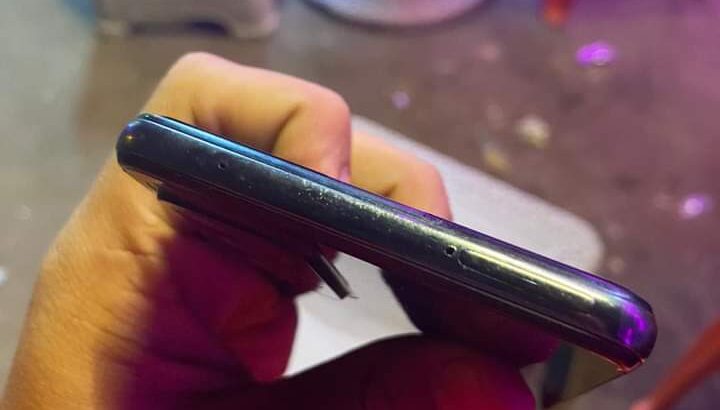 تلفون مستعمل للبيع Samsung A72 مفهوش جربوش معاه ..