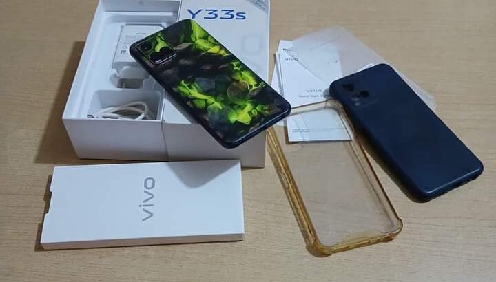 تلفون مستعمل للبيع موبايل فيفو y33s 128و8رام4+4. .