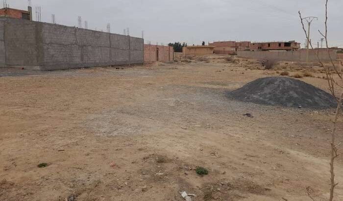 قطعة ارض للبيع المساحة ١٠٠ متر فما فوق موقع مميز .