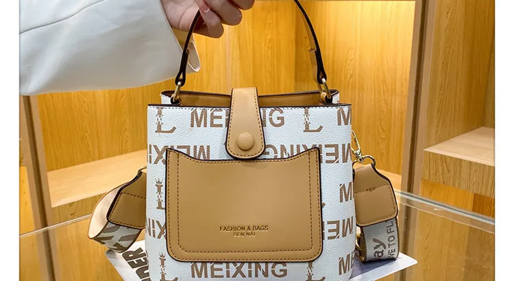 شنطة بناتي للبيع Sac à bandoulière rétro à large sangle pour
