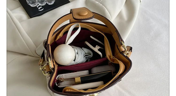 شنطة بناتي للبيع Sac à bandoulière rétro à large sangle pour